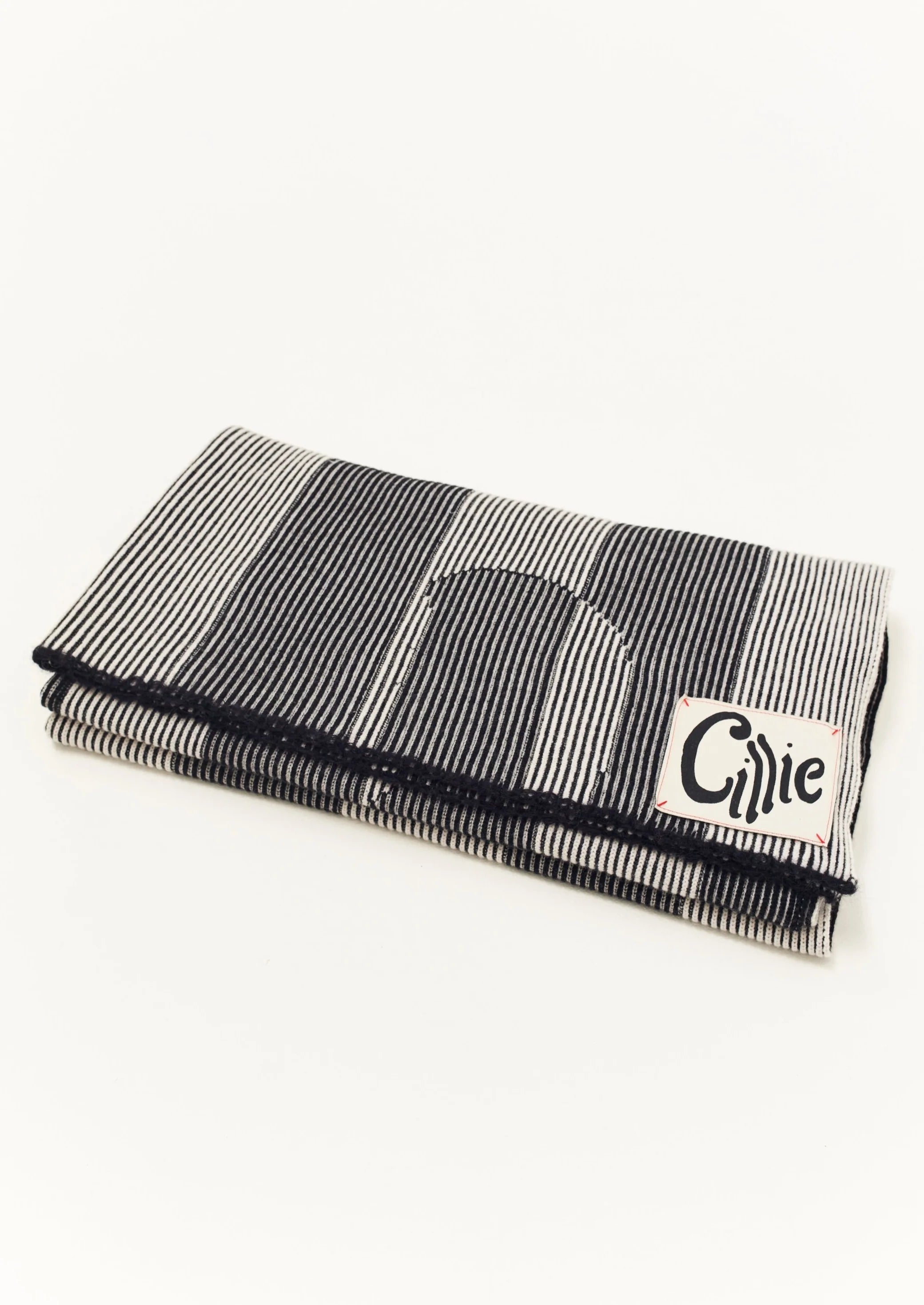 Knitted Inverse Throw - B + W