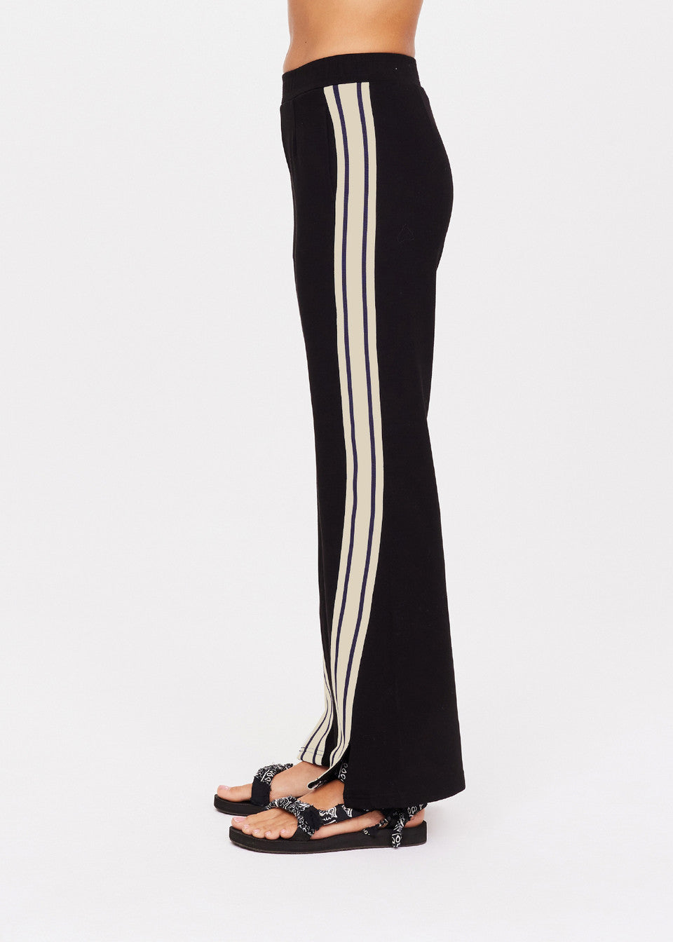 Petra Flare - Black