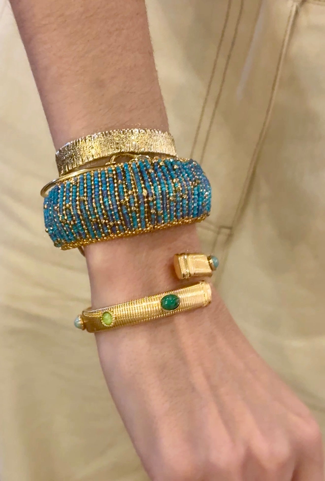 Izzia Manchette Bracelet