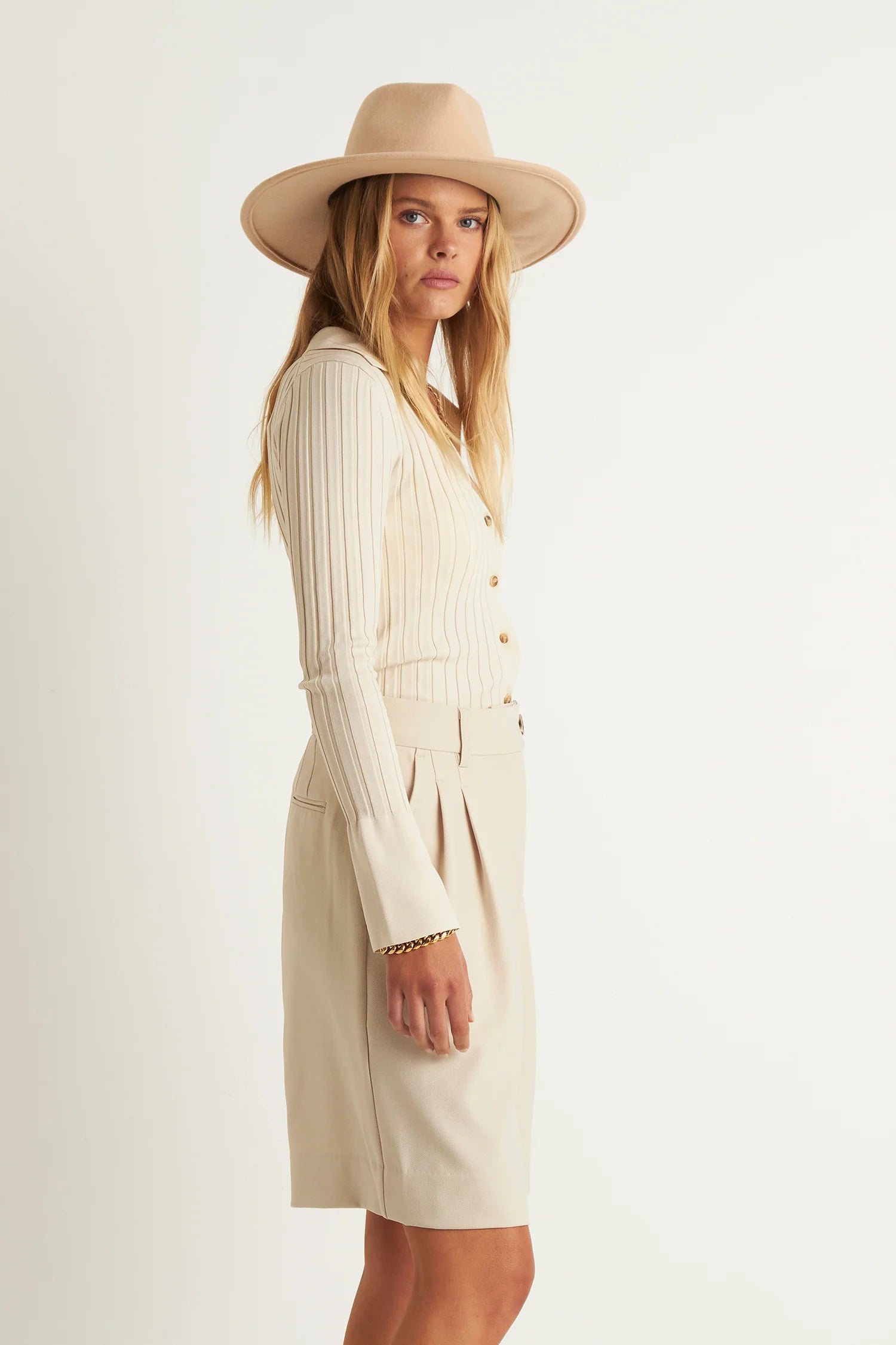 Dusk Tailored Short - Sand