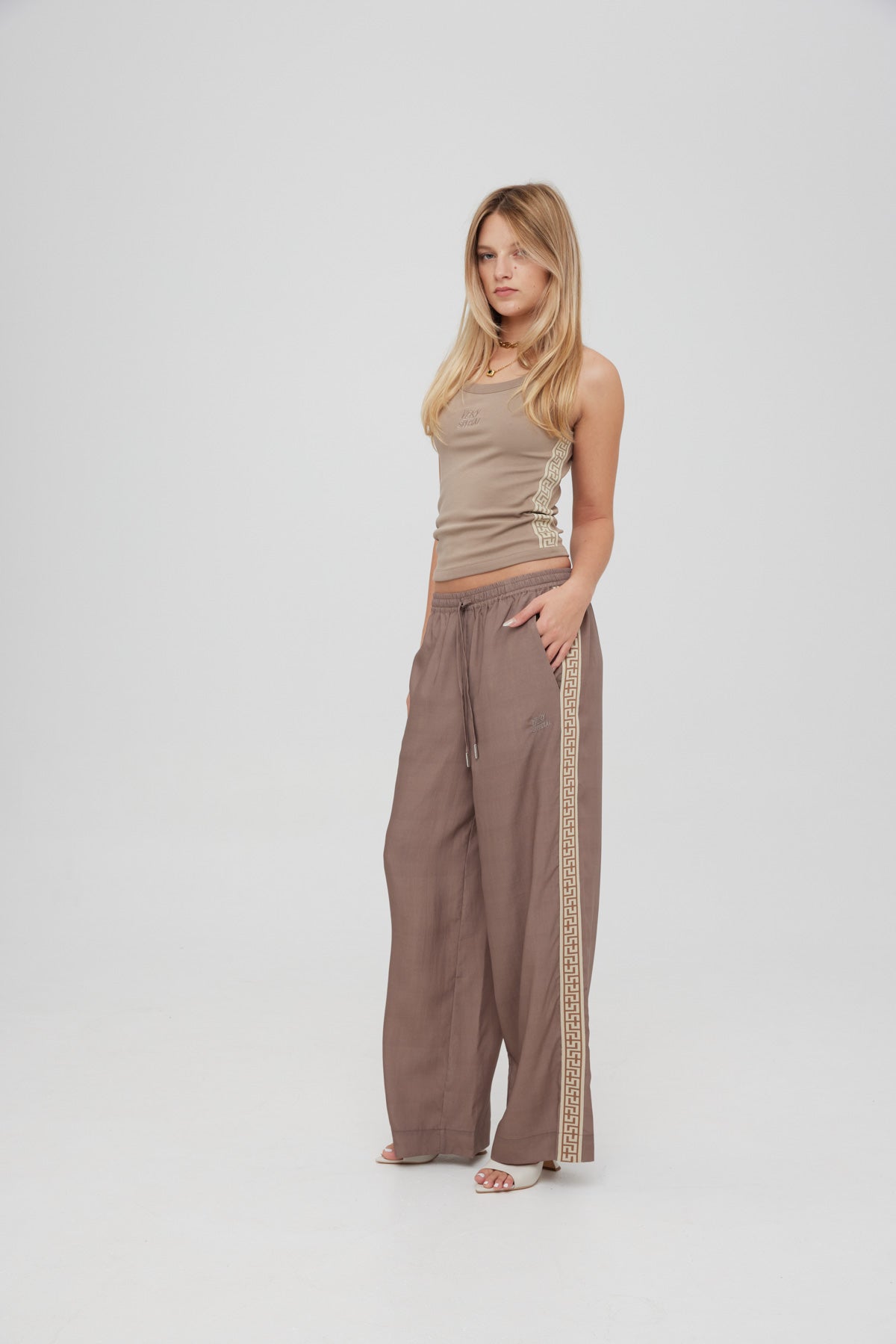 Geo Vacay Pant - Dark Taupe